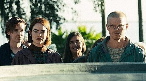 Emma Stone azota a Jesse Plemons en el nuevo tráiler de 'Kinds of Kindness'