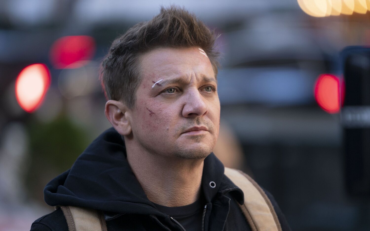 Jeremy Renner se suma al reparto de 'Puñales por la espalda 3'