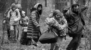 Una familia de refugiados sirios planea cruzar la frontera entre Polonia y Bielorrusia en este clip de 'Green Border'