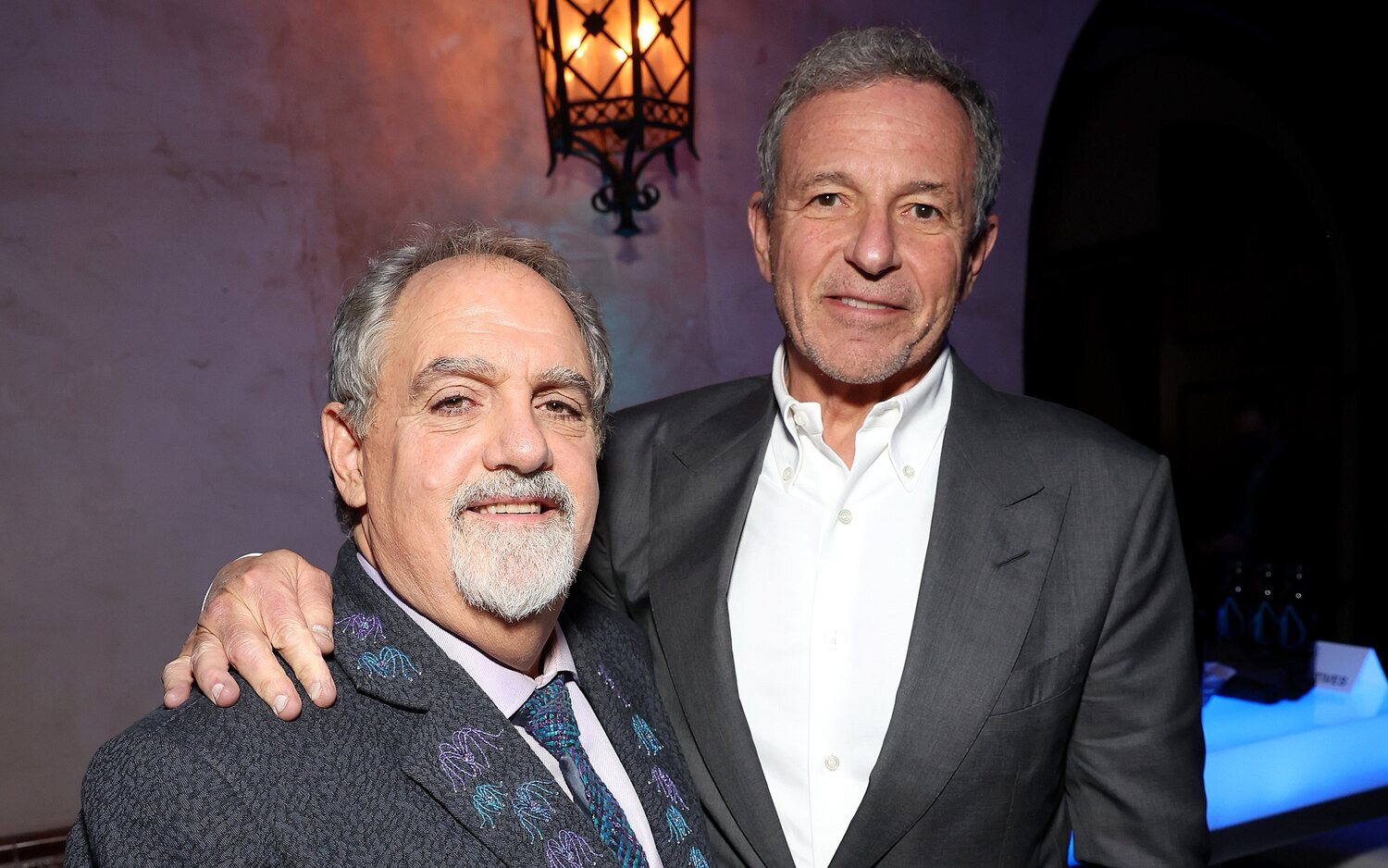 Jon Landau y Bob Iger en la premiere de 'Avatar: el sentido del agua'