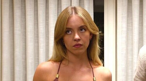 La incómoda reacción de Sydney Sweeney al ver una imagen de IA basada en ella en un evento de Samsung