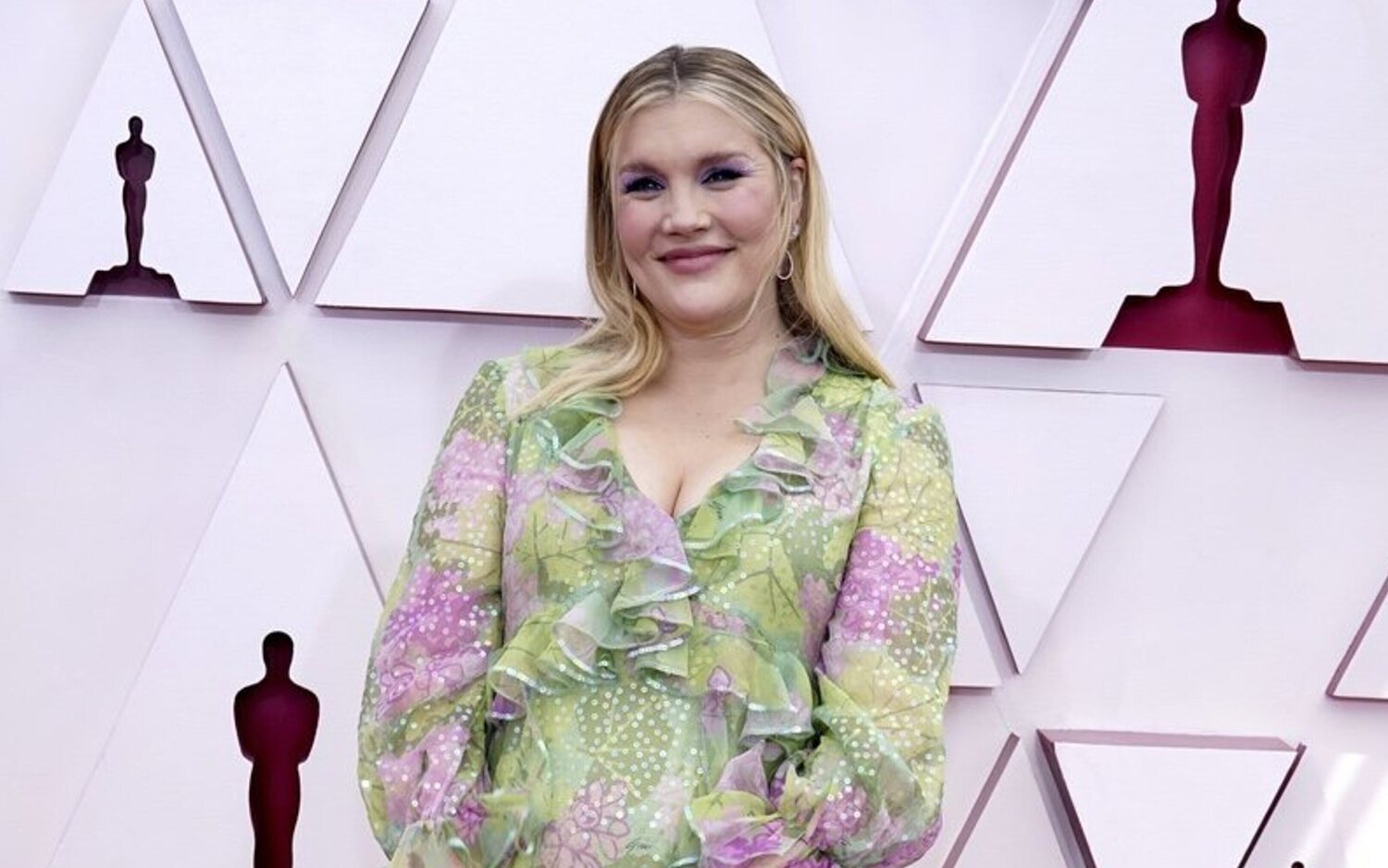 Emerald Fennell en la alfombra roja de los Oscar