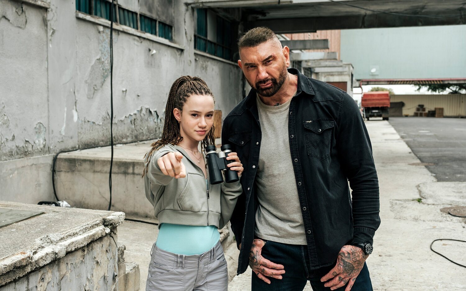 Dave Bautista y Chloe Coleman en 'Juego de espías: La ciudad eterna'