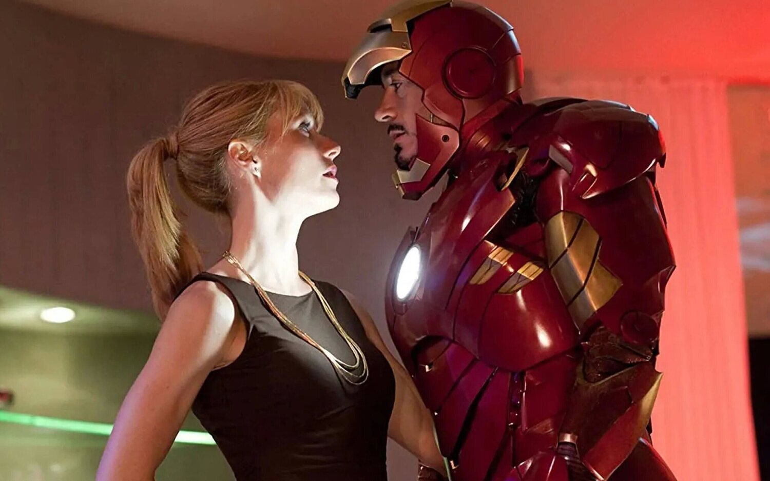 Gwyneth Paltrow y Robert Downey Jr. en 'Iron Man'