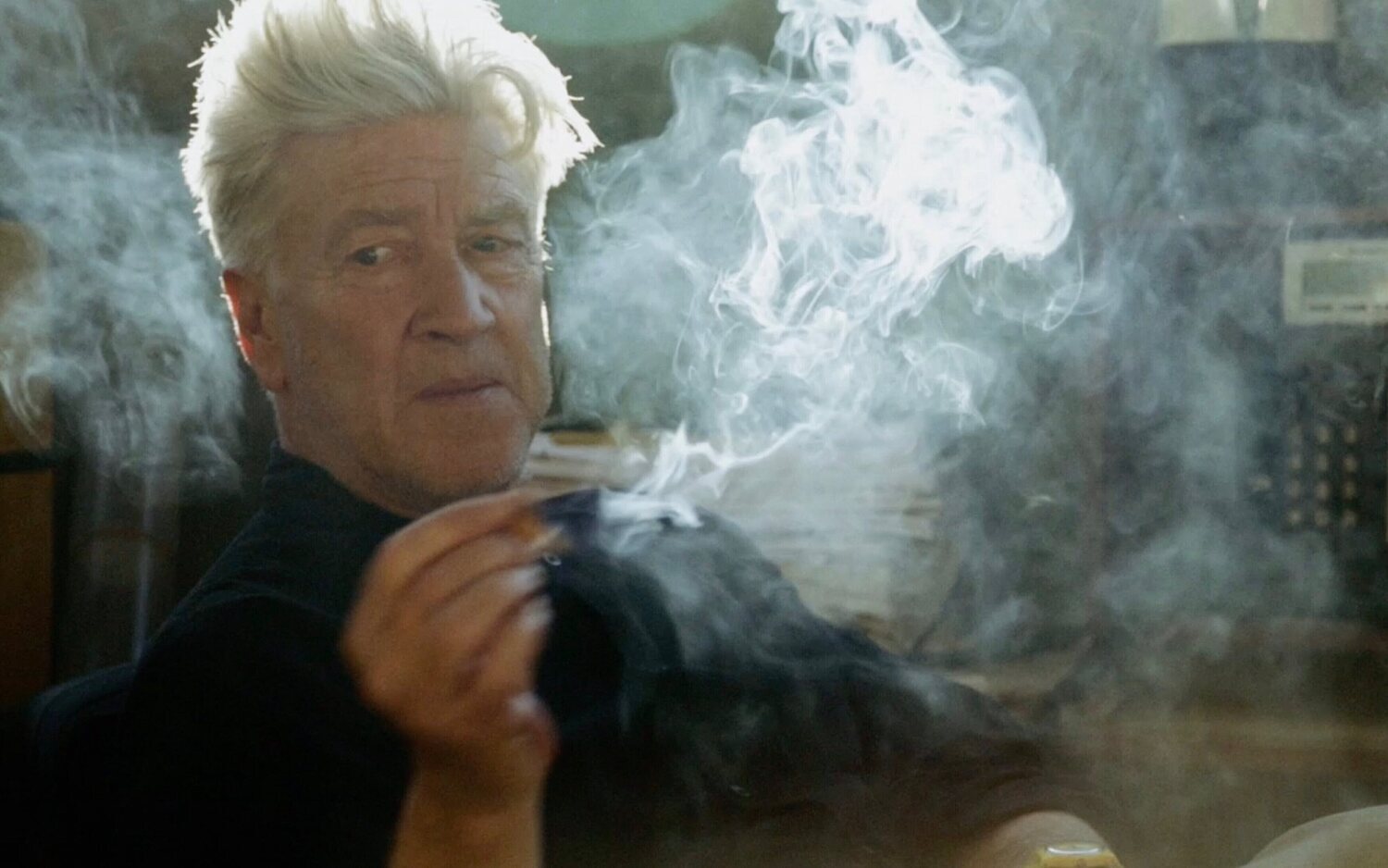 El maestro y el placer de fumar en 'David Lynch: The Art Life'