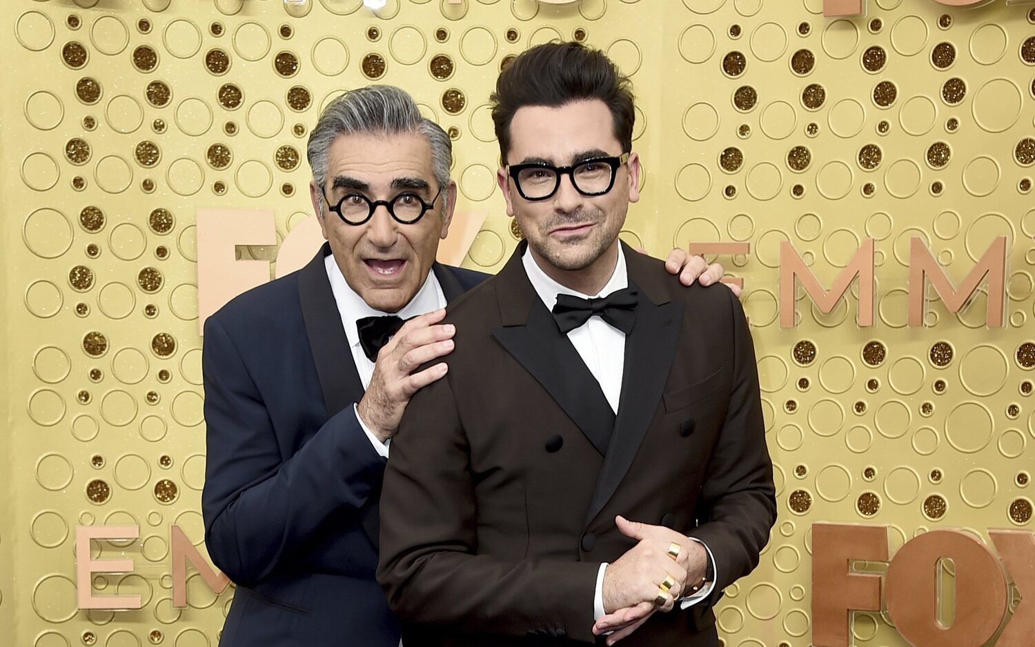 Eugene y Dan Levy podrían ser los presentadores de los premios Emmy 2024