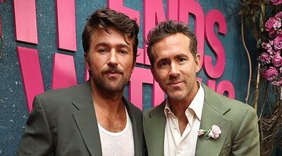 Ryan Reynolds interroga a un incómodo Brandon Sklenar, el interés amoroso de Blake Lively en 'Romper el círculo'