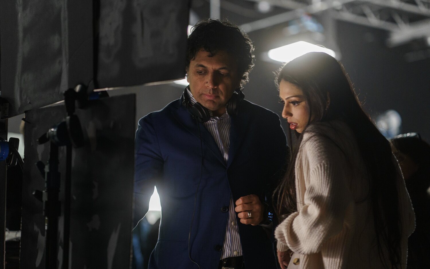 M. Night Shyamalan y Saleka Shyamalan en el rodaje de 'La trampa'