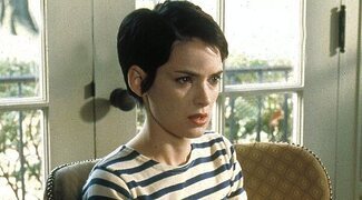 La personal película con la que Winona Ryder terminó los 90 por todo lo alto y puedes ver en Netflix, aunque duela