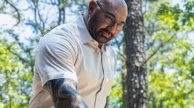 Dave Bautista explica los motivos de su pérdida de peso: "Me puse incómodamente grande para 'Llaman a la puerta'"