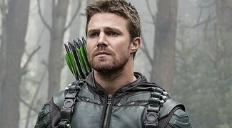 Stephen Amell dice que Warner Bros. canceló la película R de 'Arrow' por "miedo"