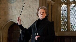 Fans de Harry Potter alzan sus varitas en honor a Maggie Smith en el castillo de Hogwarts