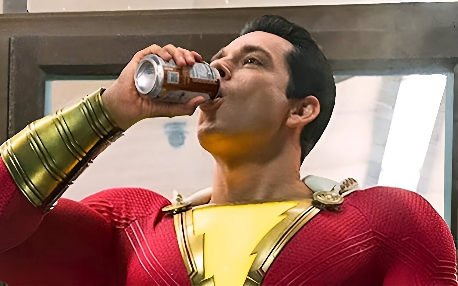 Zachary Levi como Shazam en '¡Shazam!'