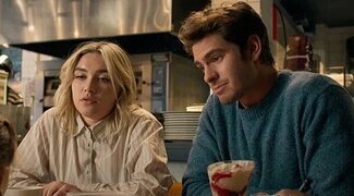 Andrew Garfield y Florence Pugh tienen tanta química que incomodaron a un cámara durante una escena íntima