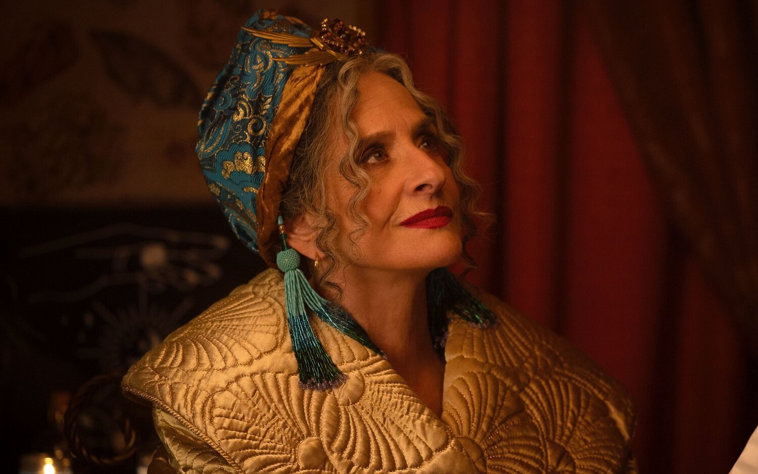 Patti LuPone como Lilia Calderu en 'Agatha, ¿quién si no?'