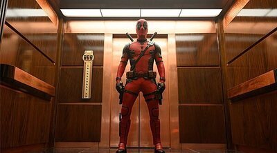 Ryan Reynolds se vuelve a poner el traje de Deadpool, ¿para un especial navideño?