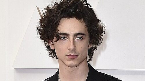 Timothée Chalamet aparece por sorpresa en su propio concurso de parecidos, que acaba con uno de sus dobles detenido