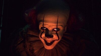 Las primeras imágenes de 'It: Bienvenidos a Derry' desvelan a la pandilla que sufrió los horrores de Pennywise antes de 'It'