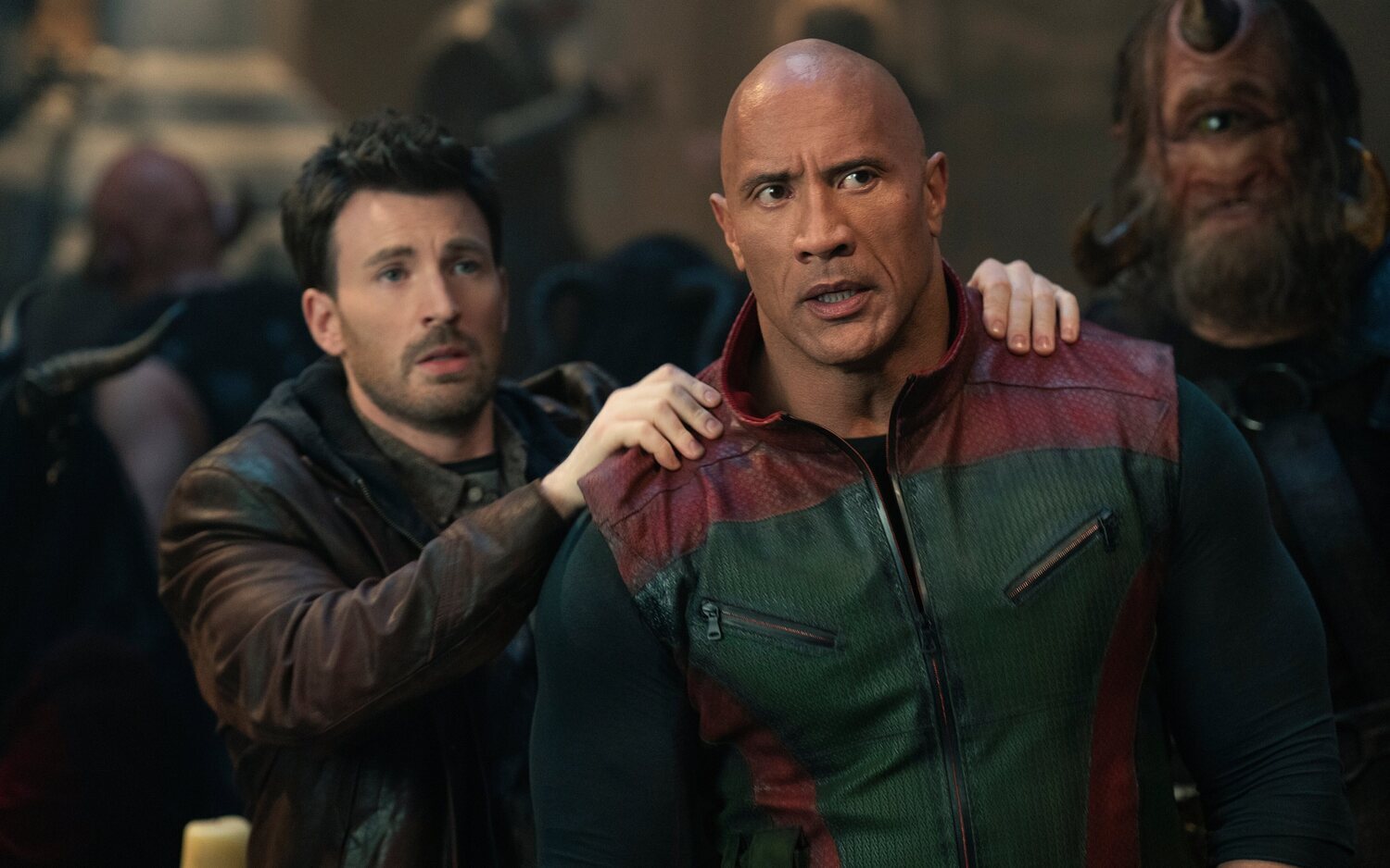 Chris Evans y Dwayne Johnson en 'Red One'