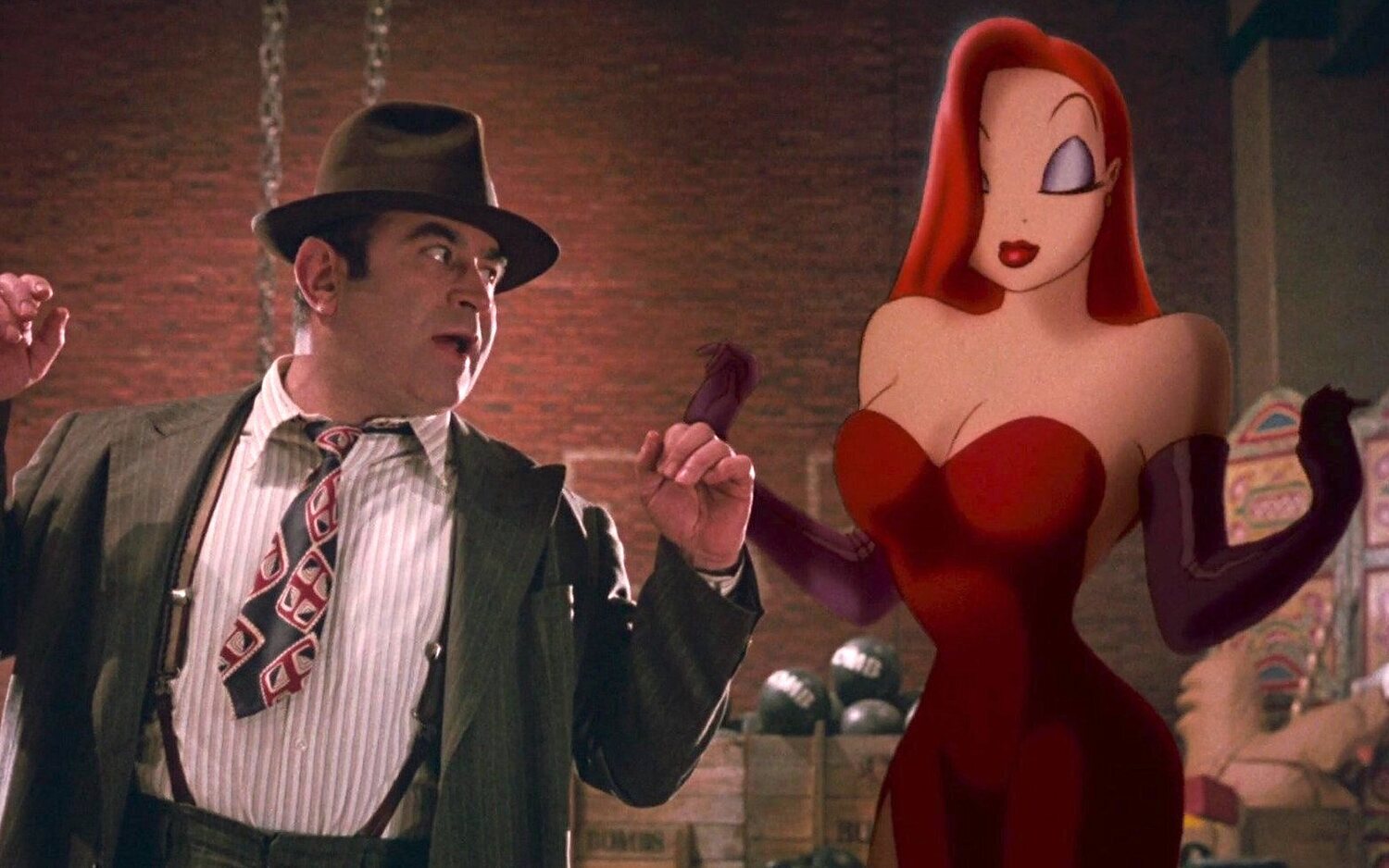 Bob Hoskins como Eddie Valiant y Jessica Rabbit