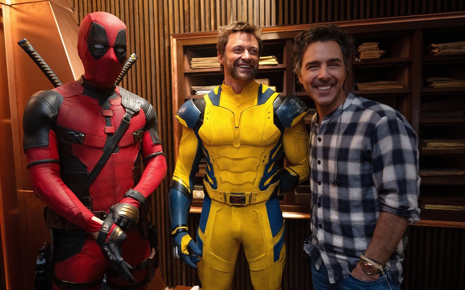 Ryan Reynolds, Hugh Jackman y Shawn Levy en el set de 'Deapool y Lobezno'