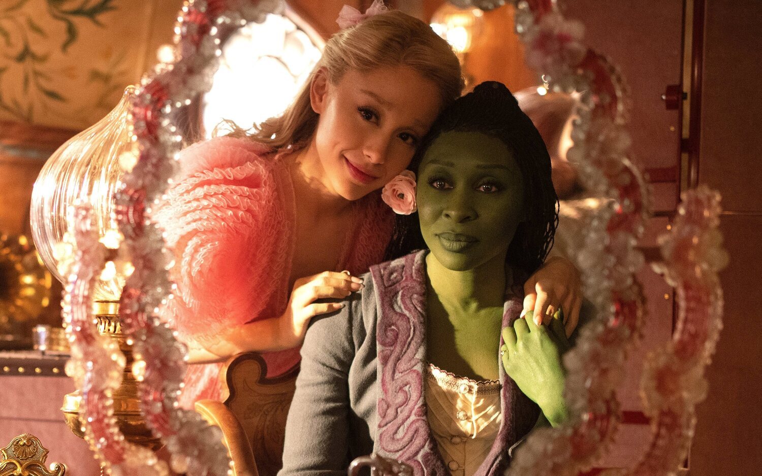 Ariana Grande y Cynthia Erivo en 'Wicked'