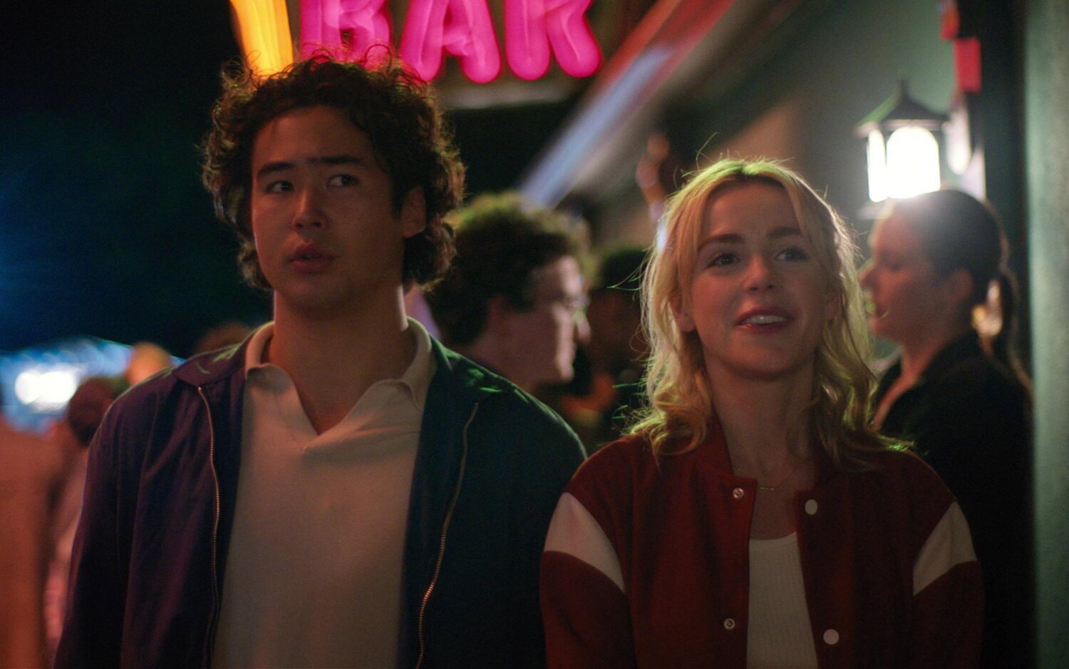 Nico Hiraga y Kiernan Shipka en 'Sweethearts'