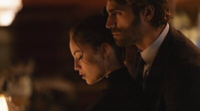 'Pídeme lo que quieras' da un giro a la fórmula de 'Cincuenta sombras de Grey' con una película provocadora y muy seductora