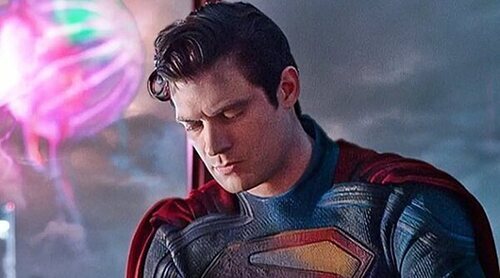 'Superman' de James Gunn presenta póster y primer teaser: "Mira al cielo"