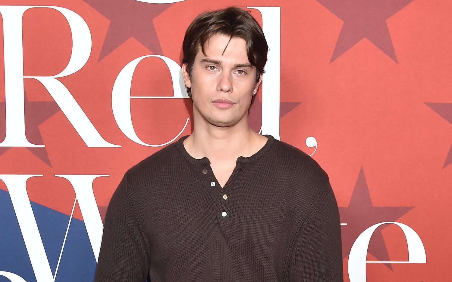 Nicholas Galitzine en un evento de 'Rojo, blanco y sangre azul'