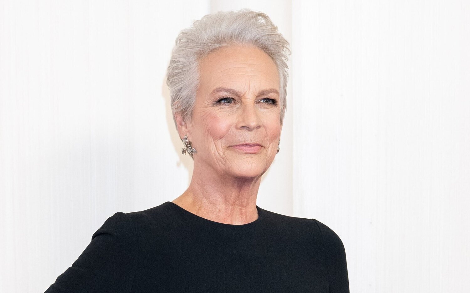 Jamie Lee Curtis en la alfombra de los Oscar 2024