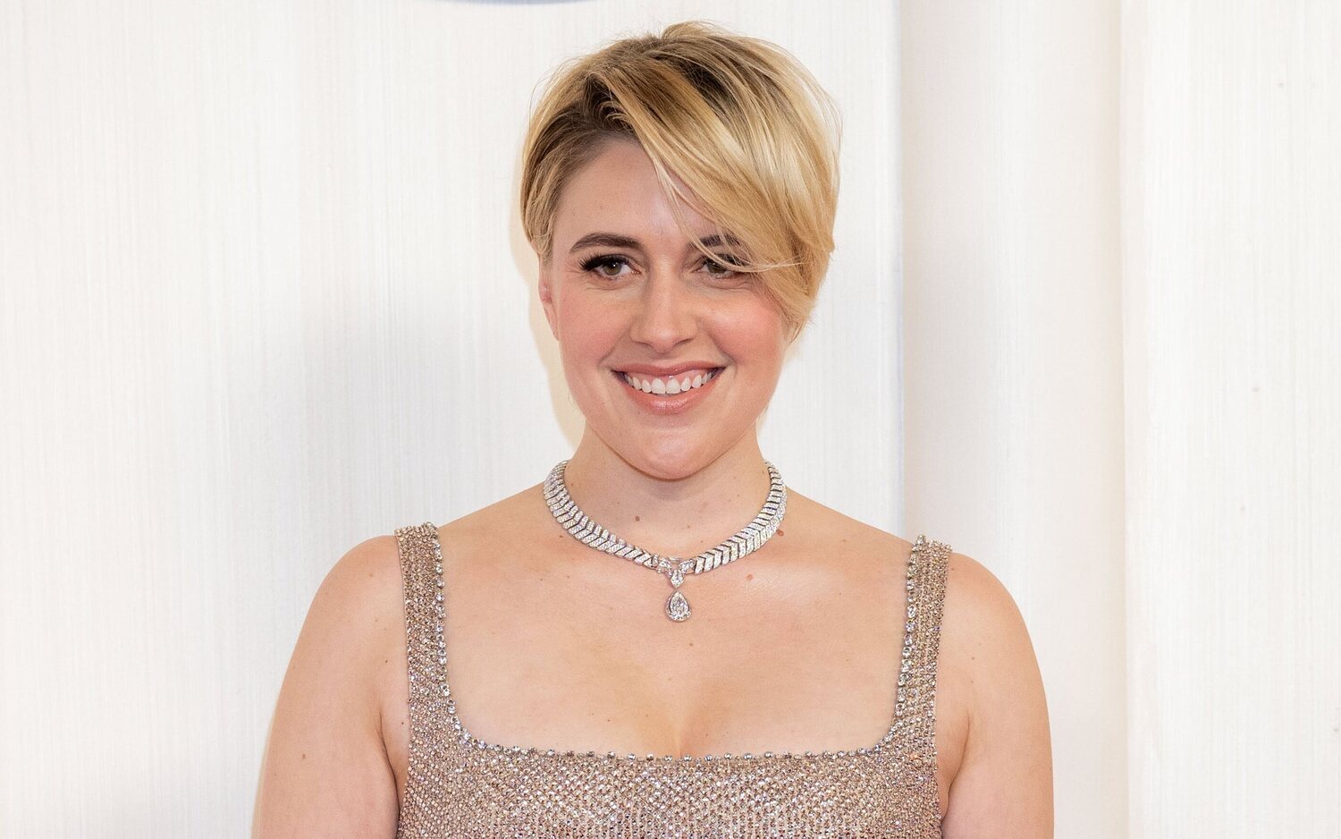 Greta Gerwig en la alfombra roja de los Oscar 2024