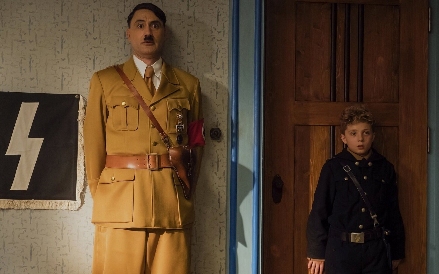 Taika Waititi se convierte en Hitler en esta sátira protagonizada por Roman Griffin Davis