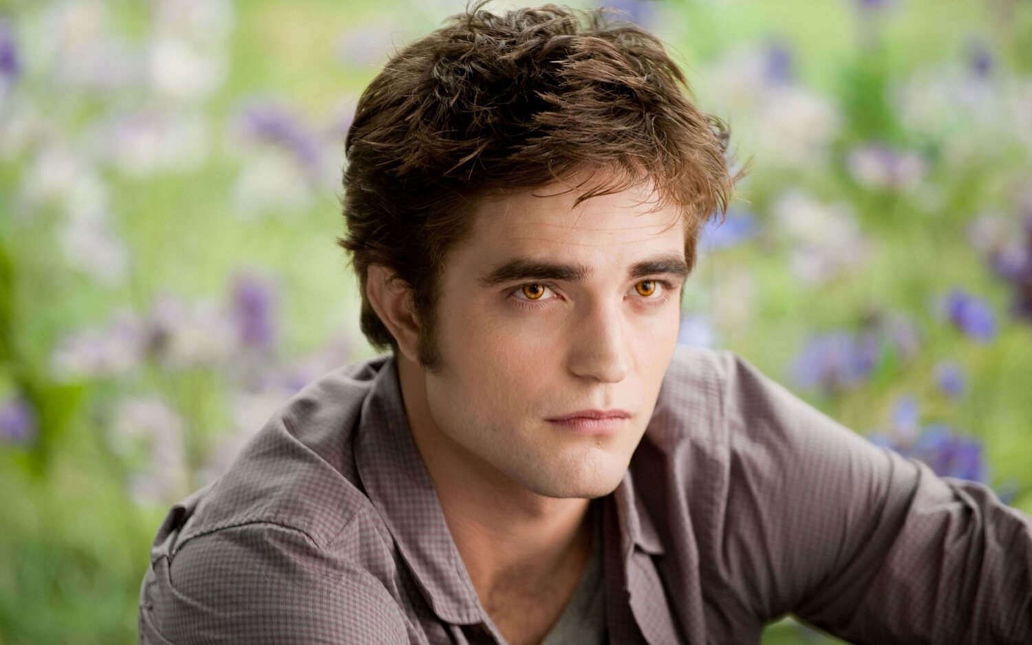 Robert Pattino brilló (literalmente) como Edward Cullen