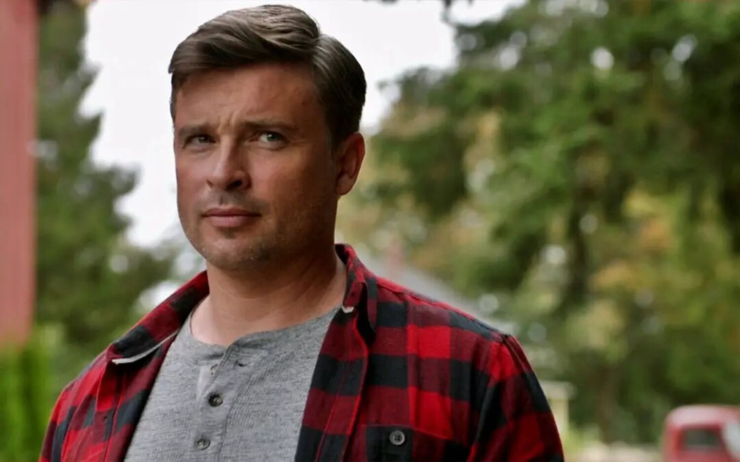 Tom Welling regresó como Clark Kent en 'Crisis en tierras infinitas'