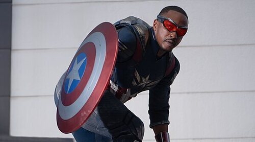 'Capitan America: brave New World': Anthony Mackie reacciona a las comparaciones entre Hulk Rojo y Trump