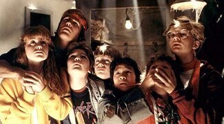 Los Goonies se reúnen para acompañar a Ke Huy Quan en una ocasión muy especial en Hollywood