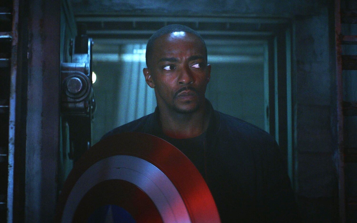 Anthony Mackie protagoniza su primera película como Capitán América