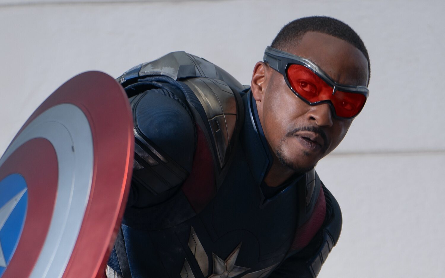 Anthony Mackie lidera su primera película de 'Capitán América'