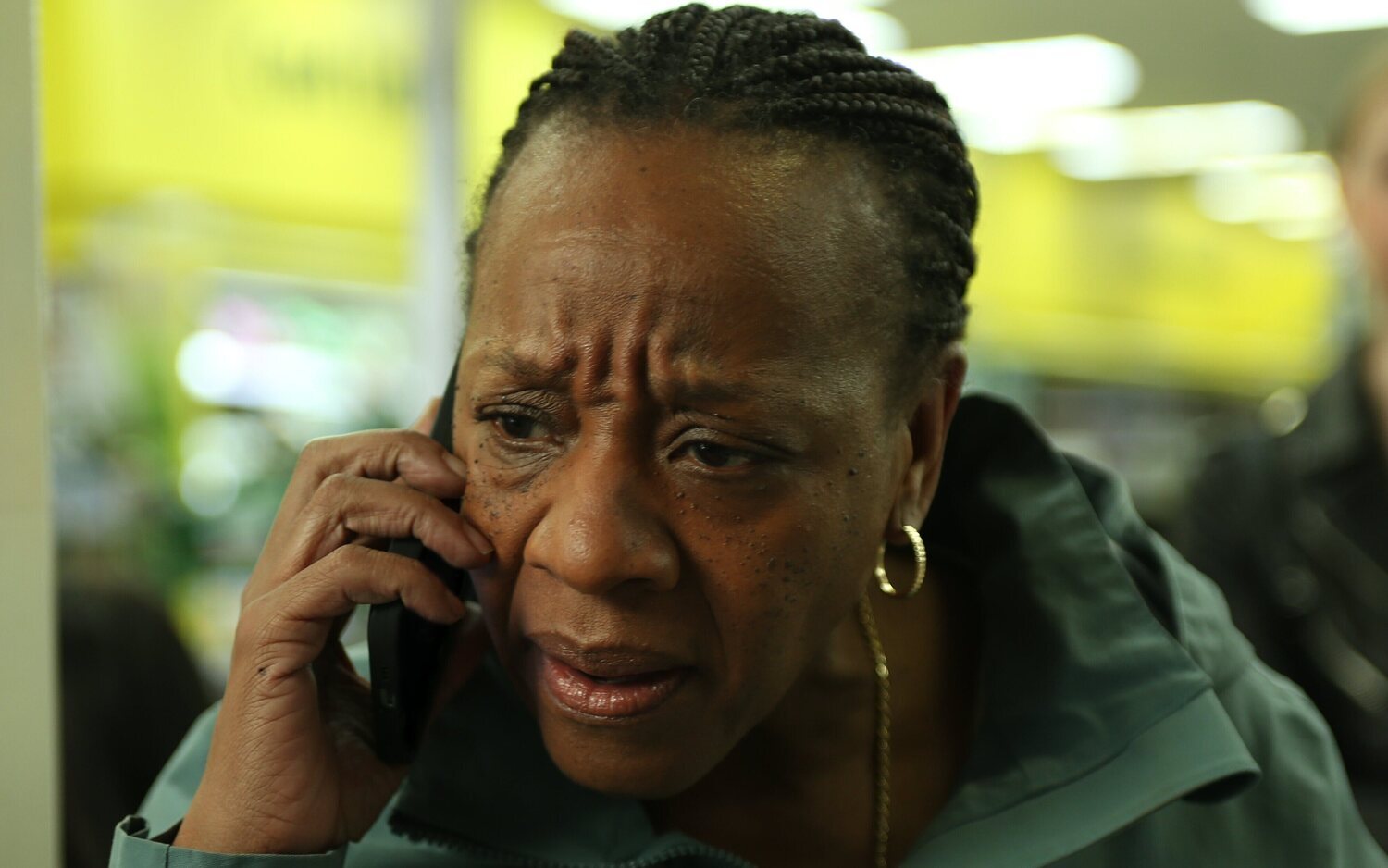 Marianne Jean-Baptiste busca el conflicto en este clip exclusivo de 'Mi única familia (Hard Truths)'