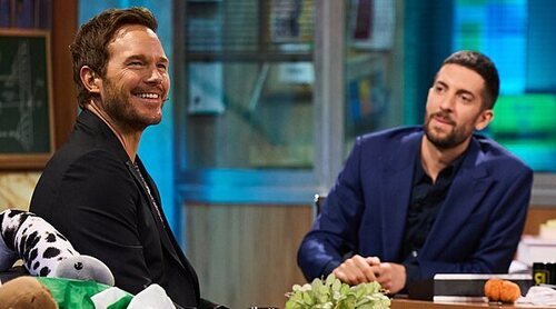 Chris Pratt se lo pasa pipa en 'La Revuelta': Lucha libre con Broncano, 'Parks and Recreation' y preguntas clásicas