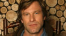 Aaron Eckhart será el detective Capitán Garfio en 'Pan'