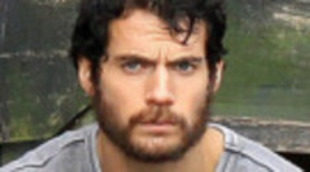 Henry Cavill muestra un look "distinto" en el set de 'Superman: Man of Steel'