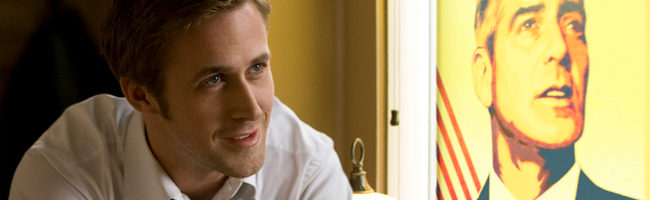 Ryan Gosling y un cartel de George Clooney en 'Los idus de marzo'