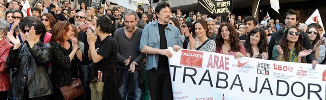 Carlos Bardem, Willy Toledo y Aitana Sánchez-Gijón en la huelga general