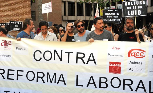 Juan Diego Botto y Javier Bardem en la manifestacion contra la subida del IVA