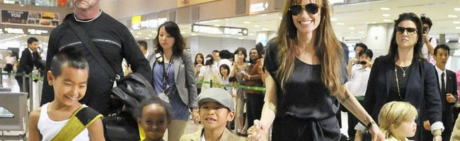 Angelina Jolie con sus hijos