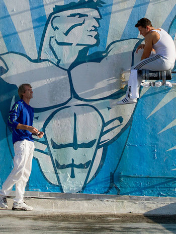 Michael Bay y Mark Wahlberg en el rodaje de Pain and Gain