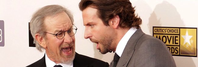 Steven Spielberg y Bradley Cooper