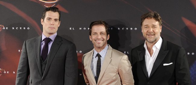 Henry Cavill, Zack Snyder y Rusell Crowe en la premiere de 'El Hombre de Acero' en Madrid